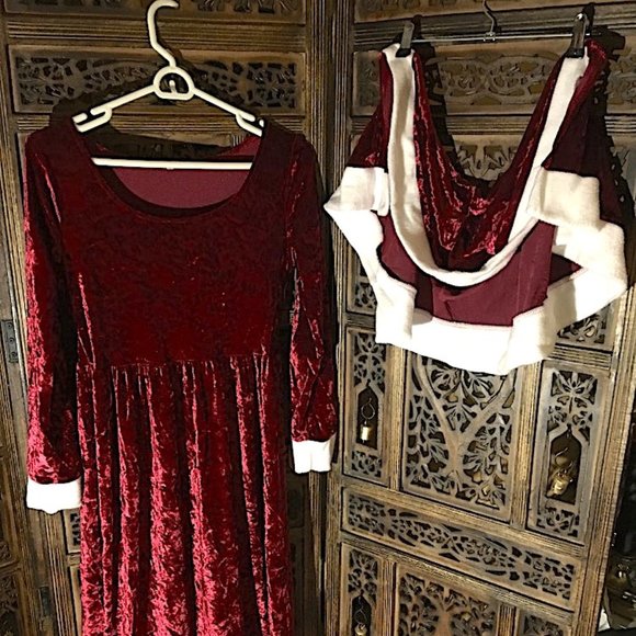 Dresses & Skirts - MRS. CLAUS RED AND WHITE CHRISTMAS COSTUME DRESS WITH HOODED CAPE M